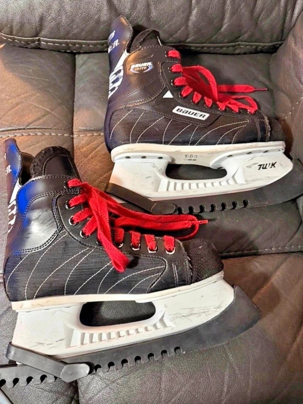 Bauer Supreme 3S Ice Skates in Black & Red US 4